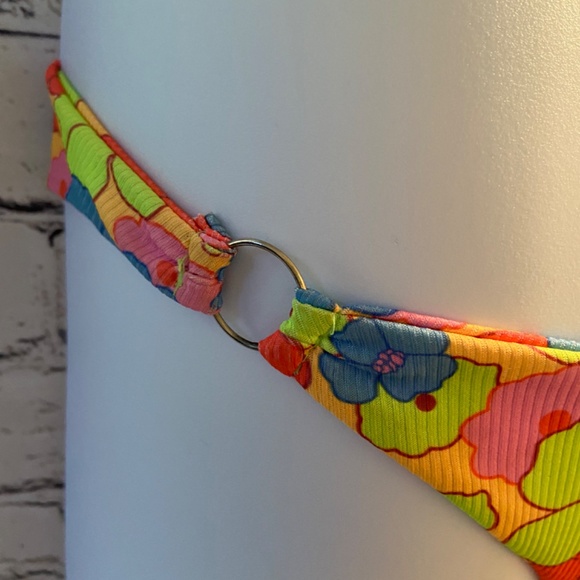 Retro Style Neon Bikini 👙 with Ring Detail, Size M - Picture 4 of 6